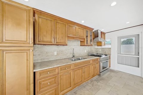 House in Tampa, Florida 4 bedrooms, 174.75 sq.m. № 1822714 - photo 16