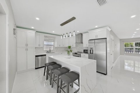 House in Tampa, Florida 4 bedrooms, 174.75 sq.m. № 1822714 - photo 11
