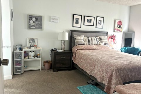 Condo in Pembroke Pines, Florida, 1 bedroom № 1989055 - photo 7