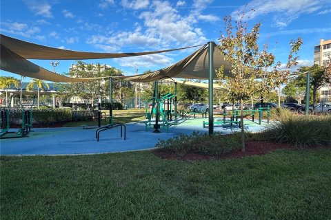 Condo in Pembroke Pines, Florida, 1 bedroom № 1989055 - photo 27