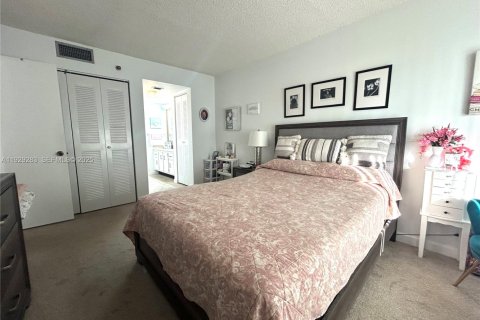 Condo in Pembroke Pines, Florida, 1 bedroom № 1989055 - photo 9