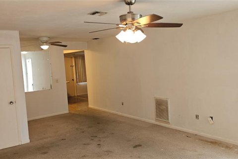 Condo in Pinellas Park, Florida, 2 bedrooms  № 1560586 - photo 4