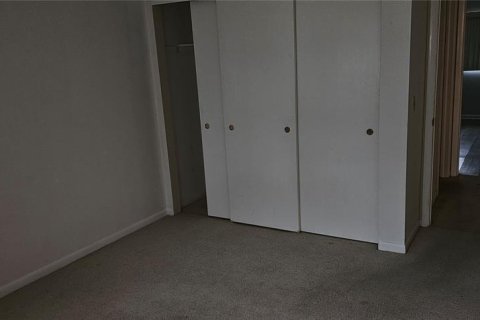 Condo in Pinellas Park, Florida, 2 bedrooms  № 1560586 - photo 17