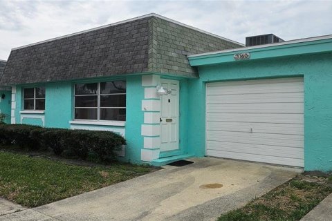 Condo in Pinellas Park, Florida, 2 bedrooms  № 1560586 - photo 1