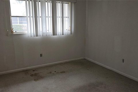 Condo in Pinellas Park, Florida, 2 bedrooms  № 1560586 - photo 16