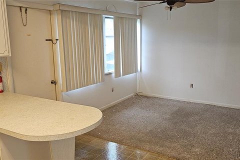 Condo in Pinellas Park, Florida, 2 bedrooms  № 1560586 - photo 7