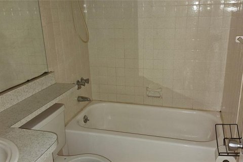 Condo in Pinellas Park, Florida, 2 bedrooms  № 1560586 - photo 19