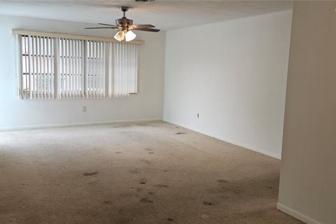 Condo in Pinellas Park, Florida, 2 bedrooms  № 1560586 - photo 3