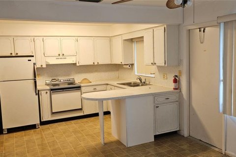 Condo in Pinellas Park, Florida, 2 bedrooms  № 1560586 - photo 6
