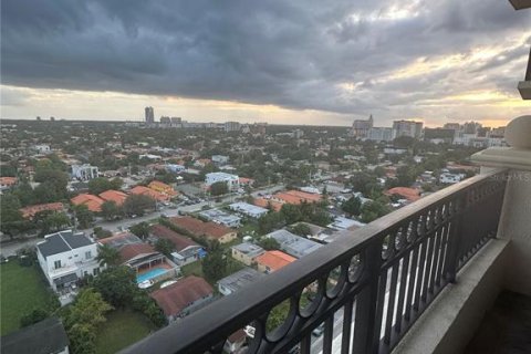 Condo in Miami, Florida, 1 bedroom  № 2103647 - photo 3