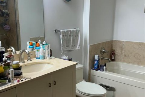 Condo in Miami, Florida, 1 bedroom  № 2103647 - photo 7