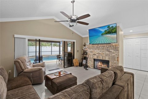 House in Casselberry, Florida 3 bedrooms, 176.42 sq.m. № 1560775 - photo 12