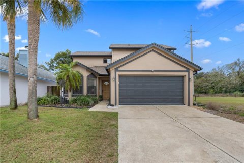 House in Casselberry, Florida 3 bedrooms, 176.42 sq.m. № 1560775 - photo 2