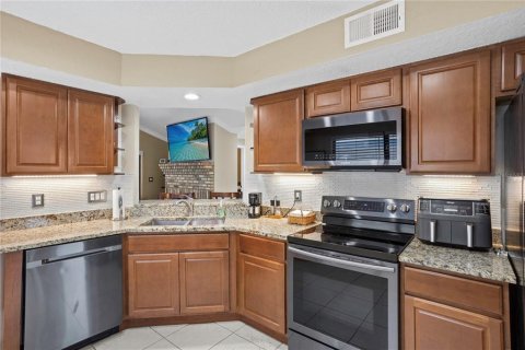 House in Casselberry, Florida 3 bedrooms, 176.42 sq.m. № 1560775 - photo 9