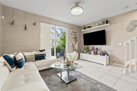 Купить таунхаус в Лодерхилл, Флорида 2 спальни, 120.22м2, № 1956827 - фото 15