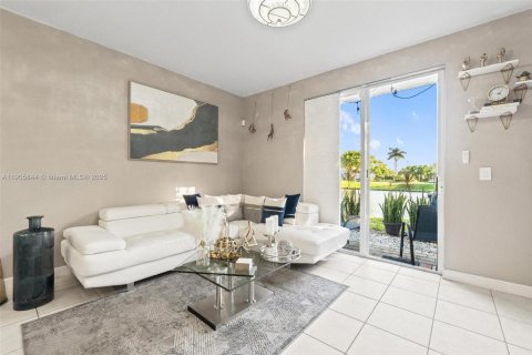 Купить таунхаус в Лодерхилл, Флорида 2 спальни, 120.22м2, № 1956827 - фото 17