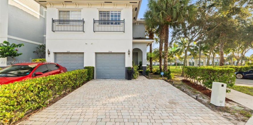 Таунхаус в Лодерхилл, Флорида 2 спальни, 120.22м2 № 1956827