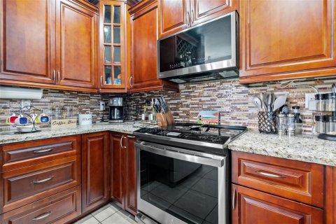 Купить таунхаус в Лодерхилл, Флорида 2 спальни, 120.22м2, № 1956827 - фото 9