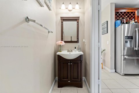 Купить таунхаус в Лодерхилл, Флорида 2 спальни, 120.22м2, № 1956827 - фото 12