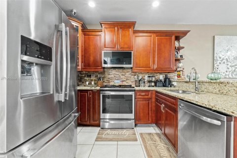 Купить таунхаус в Лодерхилл, Флорида 2 спальни, 120.22м2, № 1956827 - фото 8