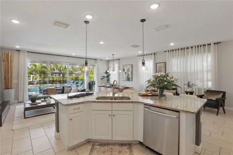 House in Kissimmee, Florida 6 bedrooms, 297.57 sq.m. № 1852741 - photo 18