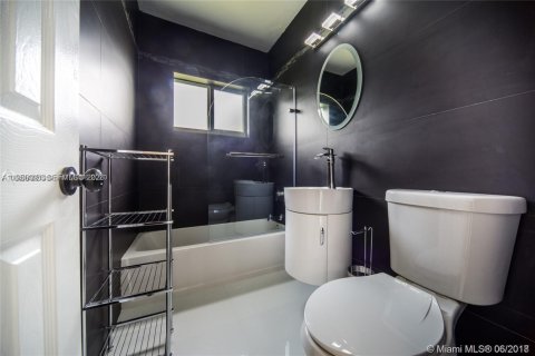 Casa en alquiler en North Miami Beach, Florida, 3 dormitorios, 134.71 m2 № 2010465 - foto 8