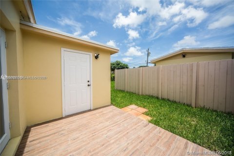 Casa en alquiler en North Miami Beach, Florida, 3 dormitorios, 134.71 m2 № 2010465 - foto 12