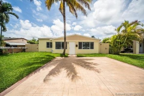 Casa en alquiler en North Miami Beach, Florida, 3 dormitorios, 134.71 m2 № 2010465 - foto 11