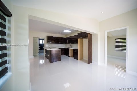 Casa en alquiler en North Miami Beach, Florida, 3 dormitorios, 134.71 m2 № 2010465 - foto 3