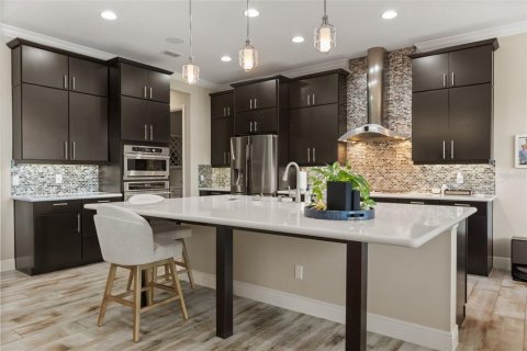 House in Lake Mary, Florida 4 bedrooms, 356 sq.m. № 2273090 - photo 6