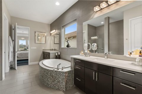 House in Lake Mary, Florida 4 bedrooms, 356 sq.m. № 2273090 - photo 26