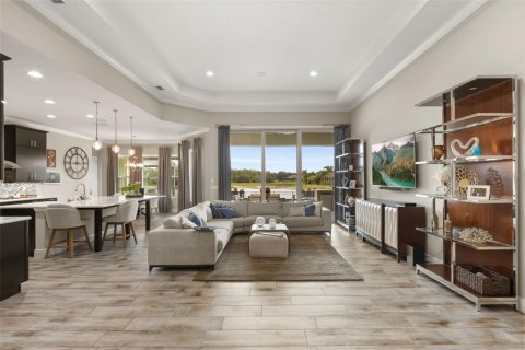 House in Lake Mary, Florida 4 bedrooms, 356 sq.m. № 2273090 - photo 3