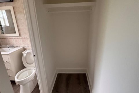 Casa en alquiler en Miami, Florida, 1 dormitorio № 2068942 - foto 7