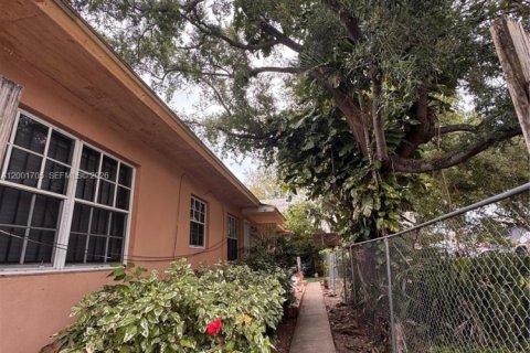 Casa en alquiler en Miami, Florida, 1 dormitorio № 2068942 - foto 2