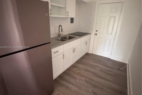 Casa en alquiler en Miami, Florida, 1 dormitorio № 2068942 - foto 4