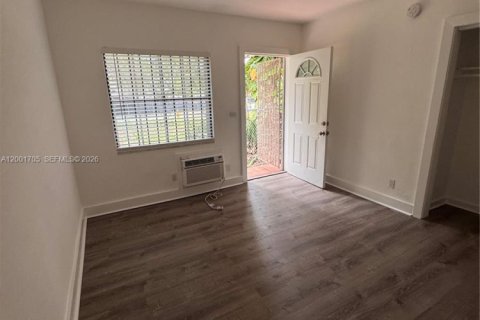 Casa en alquiler en Miami, Florida, 1 dormitorio № 2068942 - foto 8