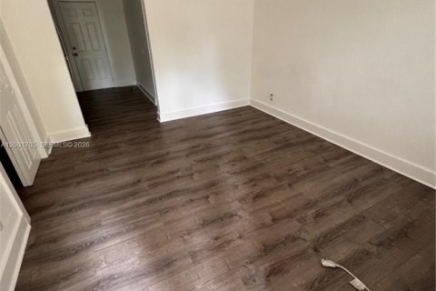 Casa en alquiler en Miami, Florida, 1 dormitorio № 2068942 - foto 3