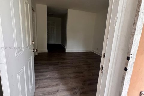Casa en alquiler en Miami, Florida, 1 dormitorio № 2068942 - foto 9