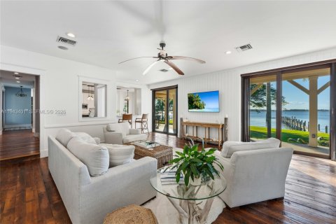 House in Stuart, Florida 5 bedrooms, 547.57 sq.m. № 2000231 - photo 12