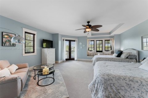 House in Stuart, Florida 5 bedrooms, 547.57 sq.m. № 2000231 - photo 28