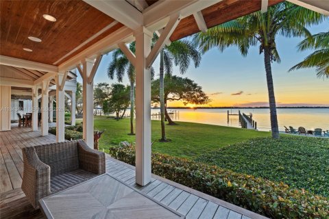 House in Stuart, Florida 5 bedrooms, 547.57 sq.m. № 2000231 - photo 4