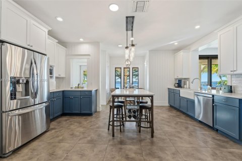 House in Stuart, Florida 5 bedrooms, 547.57 sq.m. № 2000231 - photo 15