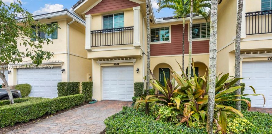 Adosado en Davie, Florida 3 dormitorios, 160.16 m2 № 2024018