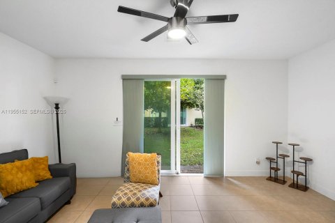 Adosado en venta en Davie, Florida, 3 dormitorios, 160.16 m2 № 2024018 - foto 14