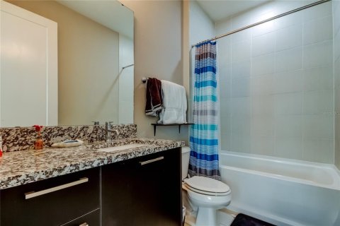 Touwnhouse à vendre à Tampa, Floride: 3 chambres, 172.33 m2 № 1916036 - photo 18