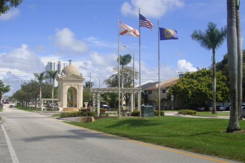 Купить коммерческую недвижимость в Норт-Майами-Бич, Флорида № 2035731 - фото 6