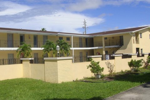 Купить коммерческую недвижимость в Норт-Майами-Бич, Флорида № 2035731 - фото 3