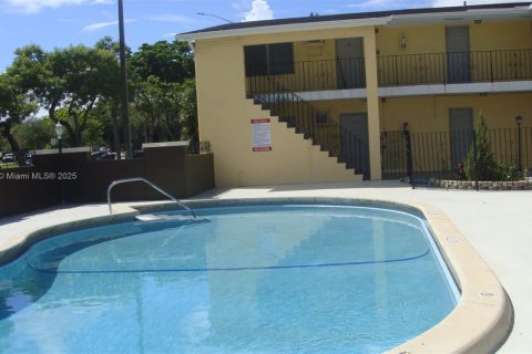 Купить коммерческую недвижимость в Норт-Майами-Бич, Флорида № 2035731 - фото 4