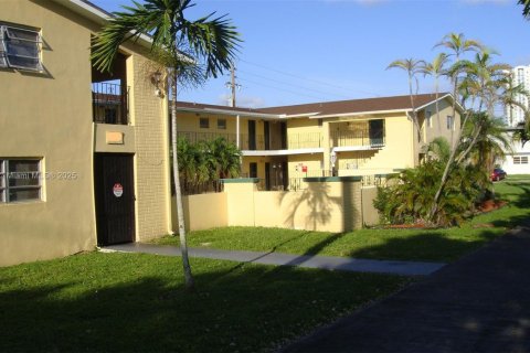 Купить коммерческую недвижимость в Норт-Майами-Бич, Флорида № 2035731 - фото 2