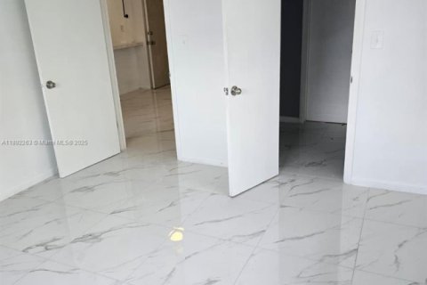 Купить коммерческую недвижимость в Норт-Майами-Бич, Флорида № 2035731 - фото 10